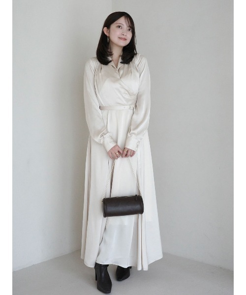 サテンオープンカラーフレアワンピース（ワンピース）｜anuans（ア