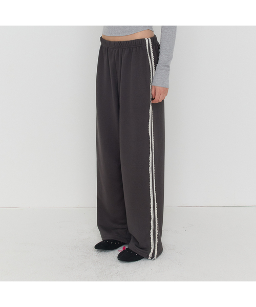 DEARSTALKER（ディアストーカー）の「VICKY LACE TRACK JOGGER PANTS - 5 COLOR（スウェットパンツ・レディース・チャコール/ブラック/グレー/レッド/ダークブラウン・FREE）」の4枚目の写真