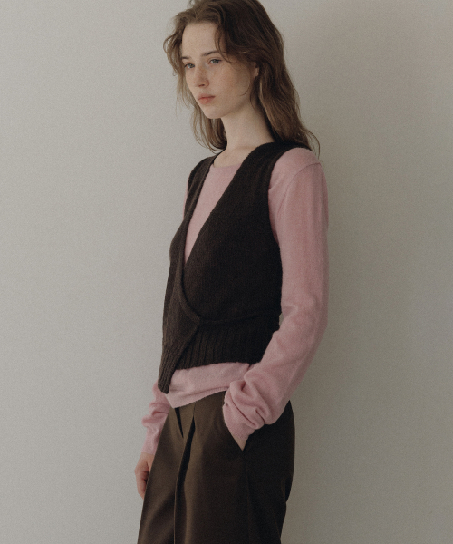 ANDNEEDS(アンドニーズ)の「Grace wrap bustier knit (brown)(ベスト・レディース・その他・FREE)」の2枚目の写真