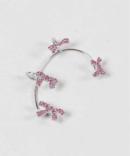 SPINNS(スピンズ)の「メタルイヤーカフ/ミニ4リボン(イヤーカフ・レディース・シルバー/ピンク・ONESIZE)」の2枚目の写真