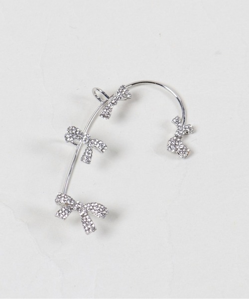 SPINNS(スピンズ)の「メタルイヤーカフ/ミニ4リボン(イヤーカフ・レディース・シルバー/ピンク・ONESIZE)」の1枚目の写真