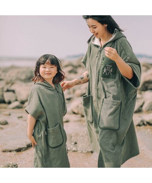 NAKED SURF CLUB(ネイキッドサーフクラブ)の「タオルドライジップアップポンチョ For KIDS (カーキ)(パーカー・レディース・その他・1/2)」の2枚目の写真