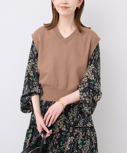 SLOBE IENA(スローブイエナ)の「ショートベスト(ベスト・レディース・キャメル/グレー・FREE)」の1枚目の写真