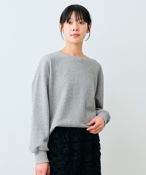 Live in comfort(リブインコンフォート)の「リブ イン コンフォート バックスタイルに技あり!華やかなラメトレーナー(スウェット・レディース・ブラック/グレー・M/L/LL/3L)」の1枚目の写真