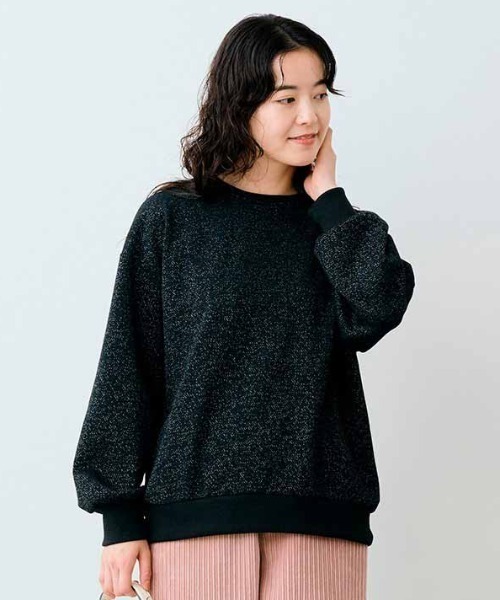 Live in comfort(リブインコンフォート)の「リブ イン コンフォート バックスタイルに技あり!華やかなラメトレーナー(スウェット・レディース・ブラック/グレー・M/L/LL/3L)」の2枚目の写真