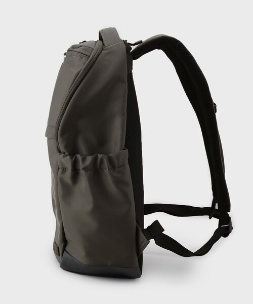 tk.TAKEO KIKUCHI（ティーケータケオキクチ）の「【撥水】軽量バックパック（バックパック/リュック・メンズ・ダークグレー/ブラック・00）」の3枚目の写真