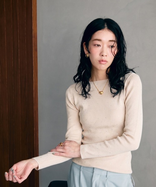 Lutim by u(ルチバイユー)の「ラメドット2WAYネックトップス(Tシャツ/カットソー・レディース・ブラック/アイボリー/グレー・FREE)」の6枚目の写真