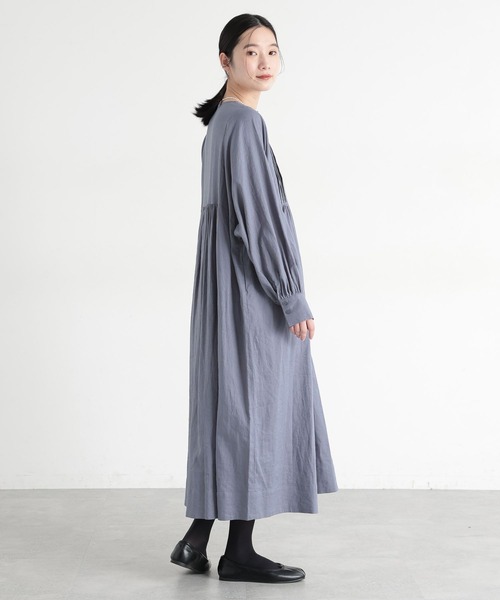 studio CLIP（スタディオクリップ）の「《natural by clip》LRピンタックワンピース[プチサイズあり]（ワンピース・レディース・ブラック/ブルー・PF/FREE）」の16枚目の写真