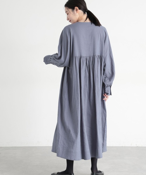 studio CLIP（スタディオクリップ）の「《natural by clip》LRピンタックワンピース[プチサイズあり]（ワンピース・レディース・ブラック/ブルー・PF/FREE）」の18枚目の写真