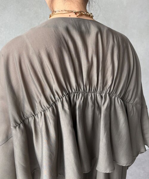 DouDou(ドゥドゥ)の「【WEB限定】バックギャザーフリルブルゾン(その他アウター・レディース・カーキ/ブラック/オフホワイト・FREE)」の13枚目の写真