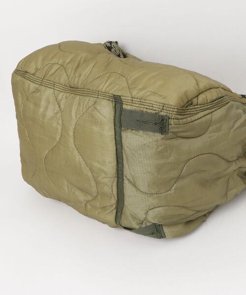 THRIFTY LOOK（スリフティールック）の「THRIFTY LOOK スリフティルック / QUILT NEWS PAPER BAG（ショルダーバッグ・メンズ・オリーブ・FREE）」の3枚目の写真