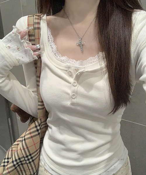 Nia(ニア)の「Nia(ニア)/花柄 レイヤード風レース長袖カットソー(Tシャツ/カットソー・レディース・ホワイト/ピンク・MEDIUM/SMALL)」の4枚目の写真