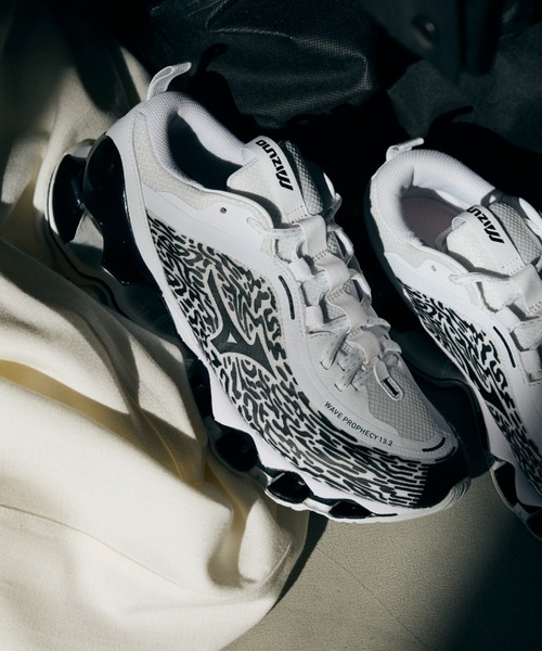 MIZUNO（ミズノ　）の「WAVE PROPHECY 13.2　D1GA261304（スニーカー・メンズ・ホワイト・27.5cm/27.0cm/26.5cm/26.0cm/28.0cm/25.5cm/23.5cm/24.0cm/24.5cm/28.5cm/23.0cm/25.0cm/29.0cm）」の7枚目の写真