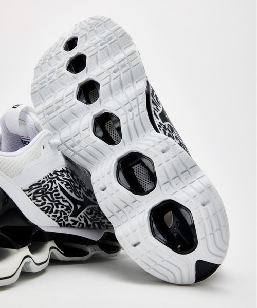 MIZUNO（ミズノ　）の「WAVE PROPHECY 13.2　D1GA261304（スニーカー・メンズ・ホワイト・27.5cm/27.0cm/26.5cm/26.0cm/28.0cm/25.5cm/23.5cm/24.0cm/24.5cm/28.5cm/23.0cm/25.0cm/29.0cm）」の4枚目の写真