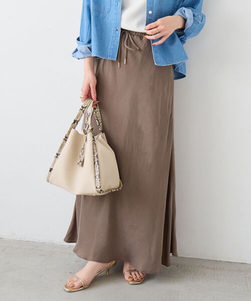 le.coeur blanc(ルクールブラン)の「キュプラナロースカート(スカート・レディース・チャコールグレー/モカ/カーキブラウン/ブラック・36/38)」の1枚目の写真