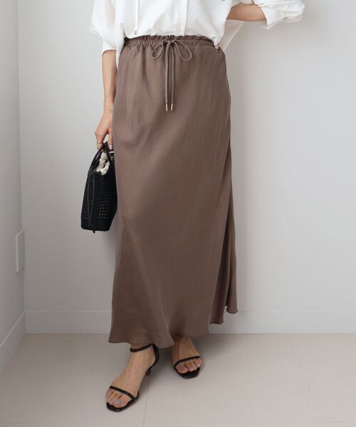 le.coeur blanc(ルクールブラン)の「キュプラナロースカート(スカート・レディース・チャコールグレー/モカ/カーキブラウン/ブラック・36/38)」の12枚目の写真