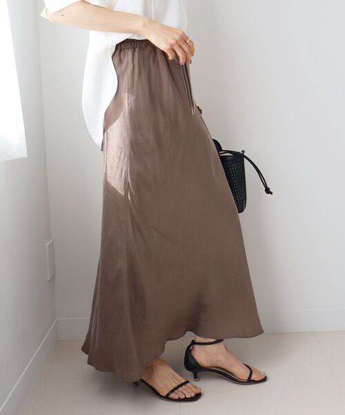 le.coeur blanc(ルクールブラン)の「キュプラナロースカート(スカート・レディース・チャコールグレー/モカ/カーキブラウン/ブラック・36/38)」の13枚目の写真