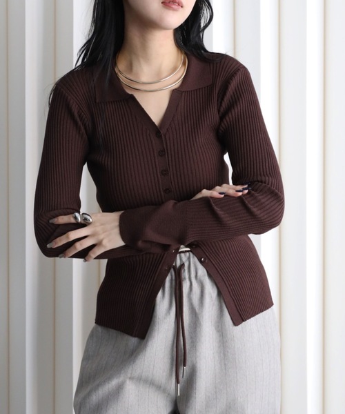 YENNA(イェンナ)の「襟付きVネックリブニットカーディガン(カーディガン/ボレロ・レディース・ブラウン/グレー/ブラック/アイボリー・FREE)」の4枚目の写真