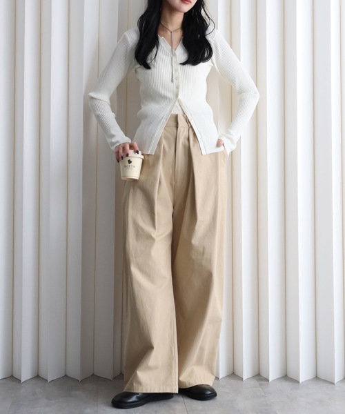 YENNA(イェンナ)の「襟付きVネックリブニットカーディガン(カーディガン/ボレロ・レディース・ブラウン/グレー/ブラック/アイボリー・FREE)」の12枚目の写真