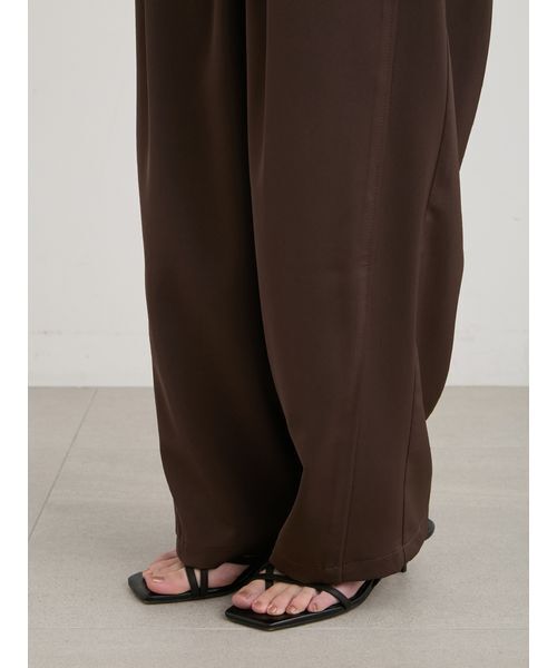 MIESROHE（ミースロエ）の「【洗える・接触冷感・UVカット】リサイクルサテンギャザーバレルパンツ（その他パンツ・レディース・ブラック/ホワイト/ブラウン・0/1）」の9枚目の写真