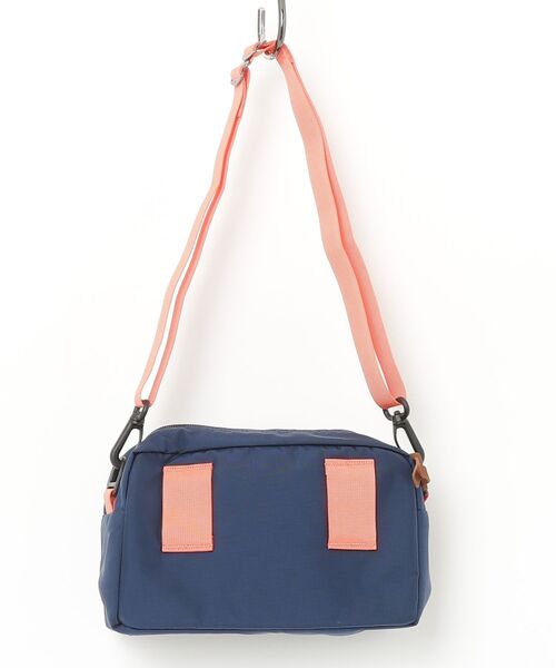 GREGORY（グレゴリー）の「パデッドショルダーポーチM PADDED SHOULDER POUCH M ディープネイビーXピンク（ショルダーバッグ・メンズ・ネイビー系・ONE SIZE）」の2枚目の写真