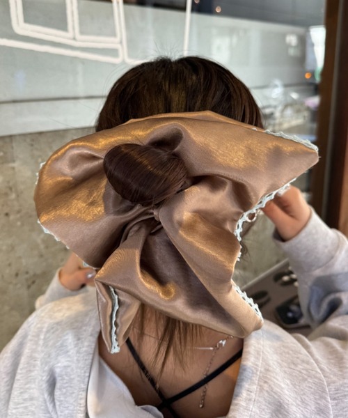 CIAOPANIC TYPY（チャオパニックティピー）の「lilレーススカラップサテンシュシュ（シュシュ・レディース・ライトグレー/ブラック/アイボリー/サックスブルー・ONE SIZE）」の4枚目の写真