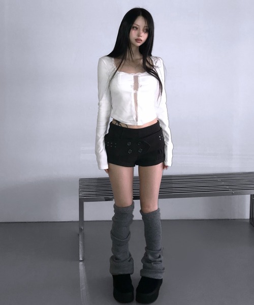 THEAIRTOWN(ジエアタウン)の「milk lace cross crop top(Tシャツ/カットソー・レディース・ブラック/ホワイト・FREE)」の4枚目の写真