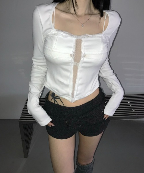 THEAIRTOWN(ジエアタウン)の「milk lace cross crop top(Tシャツ/カットソー・レディース・ブラック/ホワイト・FREE)」の14枚目の写真