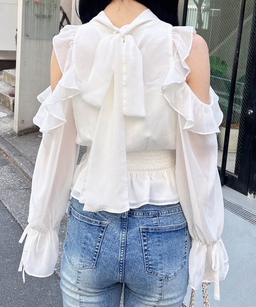 INGNI(イング)の「2Wayリボン肩あきフリル長袖ブラウス(シャツ/ブラウス・レディース・オフホワイト/ブラック/ピンクベージュ・M)」の4枚目の写真