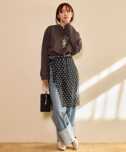 mysty woman(ミスティウーマン)の「ガーデンフラワーLSTEE 659253(Tシャツ/カットソー・レディース・オフホワイト/チャコールグレー/ベージュ・FREE)」の10枚目の写真