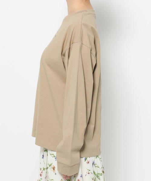 mysty woman(ミスティウーマン)の「ガーデンフラワーLSTEE 659253(Tシャツ/カットソー・レディース・オフホワイト/チャコールグレー/ベージュ・FREE)」の8枚目の写真