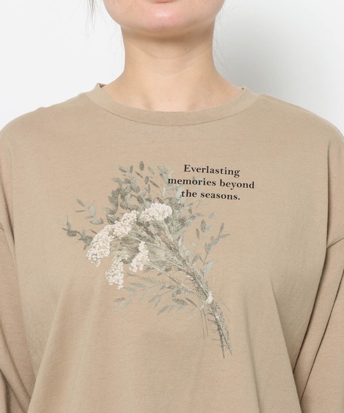mysty woman(ミスティウーマン)の「ガーデンフラワーLSTEE 659253(Tシャツ/カットソー・レディース・オフホワイト/チャコールグレー/ベージュ・FREE)」の6枚目の写真
