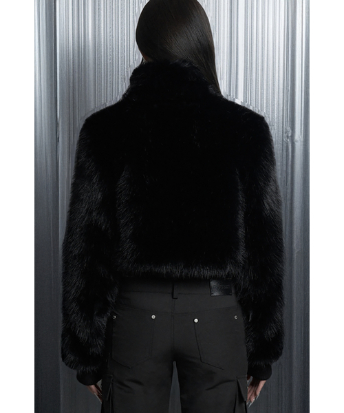 ETRE AU SOMMET(エトレオソメ)の「Contrast Faux-Fur Crop Jacket (Black)(ムートンコート・レディース・その他・FREE)」の3枚目の写真
