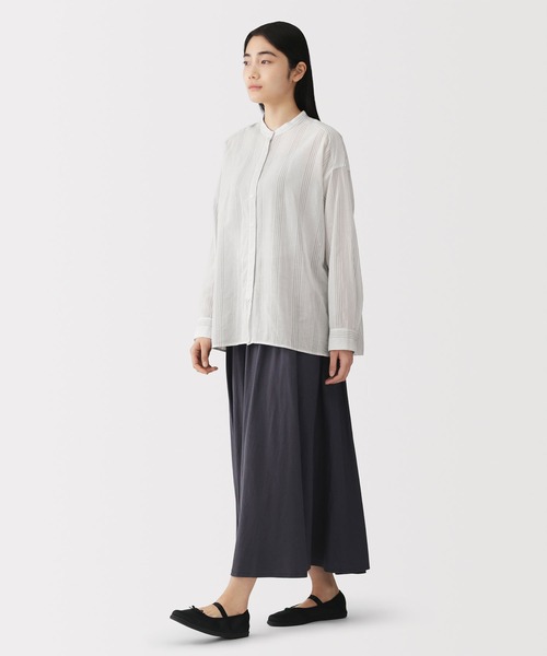 無印良品(ムジルシリョウヒン)の「婦人 強撚 シアー長袖シャツ(シャツ/ブラウス・レディース・チャコールグレー/ブラック/ライトブルー/ホワイト系・S/M/L/XL)」の5枚目の写真