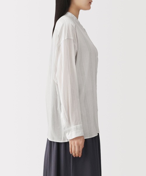 無印良品(ムジルシリョウヒン)の「婦人 強撚 シアー長袖シャツ(シャツ/ブラウス・レディース・チャコールグレー/ブラック/ライトブルー/ホワイト系・S/M/L/XL)」の6枚目の写真