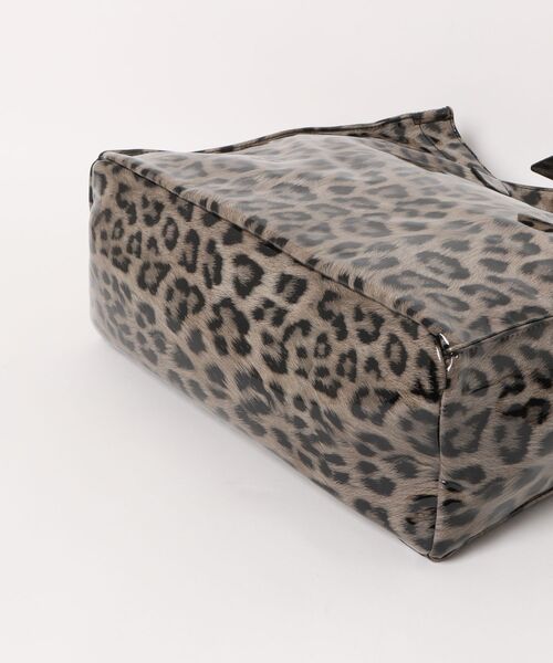 Three Four Time（ｽﾘｰﾌｫｰﾀｲﾑ）の「ソフトエナメルショッパーBAG（トートバッグ・レディース・ブラック/ブラウン・FREE）」の4枚目の写真