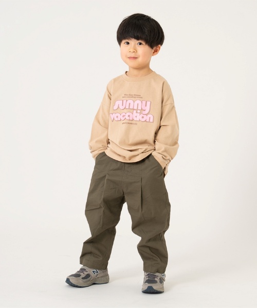 and D. petit main（アンドディープティマイン）の「【親子リンク】【綿100%】【365D.】ストリートロゴ長袖Tシャツ（Tシャツ/カットソー・キッズ・カーキ/ネイビー/チャコール/ピンク/ホワイト/ベージュ系その他・130cm/90cm/110cm/120cm/140cm/100cm）」の3枚目の写真