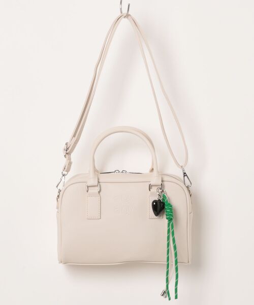 algy(アルジー)の「チャーム付き2WAYボストンバッグ(ボストンバッグ・キッズ・ブラック/オフホワイト/ブラウン・FREE)」の2枚目の写真