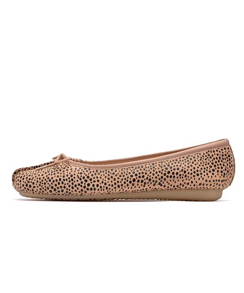 Clarks(クラークス)の「クラークス Freckle Ice フレックルアイス バレエシューズ(バレエシューズ・レディース・レオパード/ホワイト・45/40/35/55/50/30)」の10枚目の写真