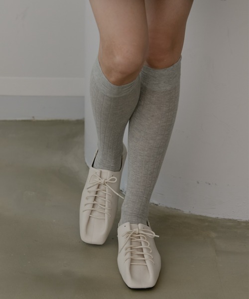 Aunt Marie's(アントマリーズ)の「レースアップフラットパンプス(パンプス・レディース・アイボリー/ブラック・SMALL/MEDIUM/LARGE)」の7枚目の写真