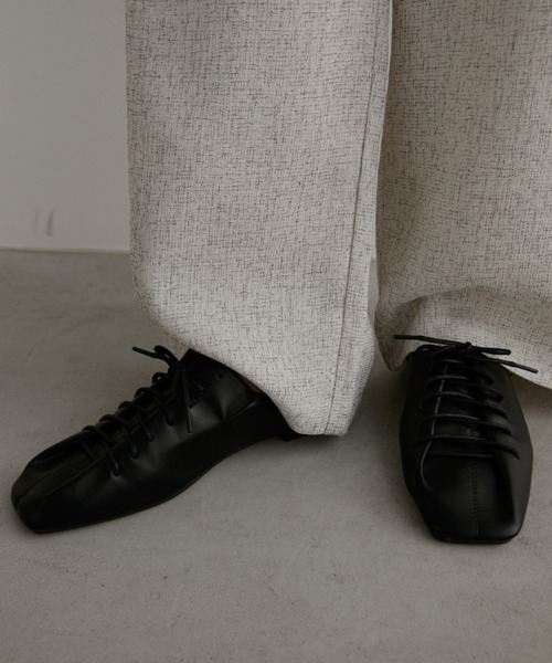 Aunt Marie's(アントマリーズ)の「レースアップフラットパンプス(パンプス・レディース・アイボリー/ブラック・SMALL/MEDIUM/LARGE)」の10枚目の写真