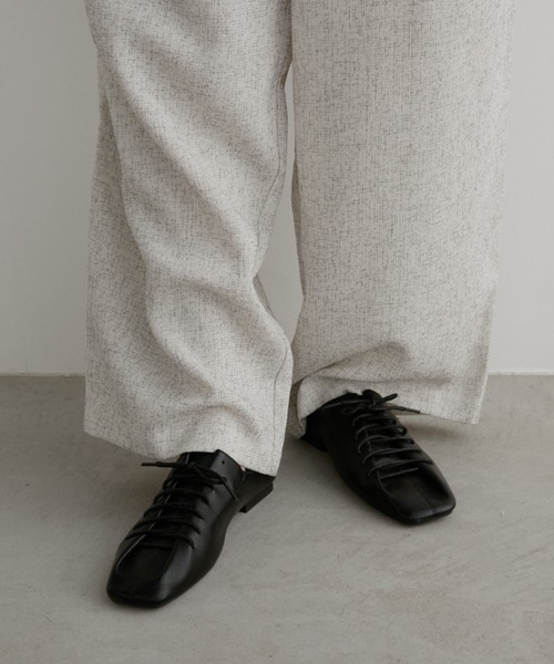 Aunt Marie's(アントマリーズ)の「レースアップフラットパンプス(パンプス・レディース・アイボリー/ブラック・SMALL/MEDIUM/LARGE)」の14枚目の写真