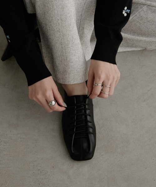 Aunt Marie's(アントマリーズ)の「レースアップフラットパンプス(パンプス・レディース・アイボリー/ブラック・SMALL/MEDIUM/LARGE)」の15枚目の写真