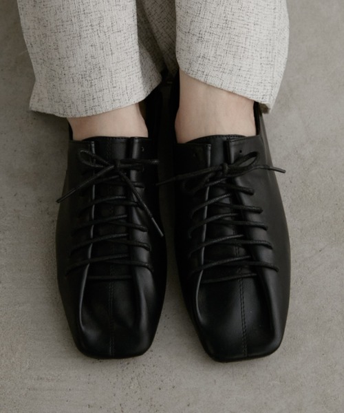 Aunt Marie's(アントマリーズ)の「レースアップフラットパンプス(パンプス・レディース・アイボリー/ブラック・SMALL/MEDIUM/LARGE)」の9枚目の写真