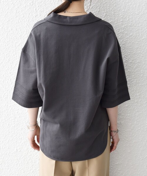 SHIPS any(シップス エニィ)の「SHIPS any:〈洗濯機可能〉インレイ 襟付き スキッパー ハーフスリーブ プルオーバー(Tシャツ/カットソー・レディース・ブルー/チャコールグレー/ホワイト・ONE SIZE)」の12枚目の写真