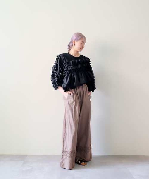 DOLLUPOOPS(ドールアップウップス)の「Volume Frill Top(ボリュームフリルトップス)(Tシャツ/カットソー・レディース・オフホワイト/ブラック・FREE)」の3枚目の写真