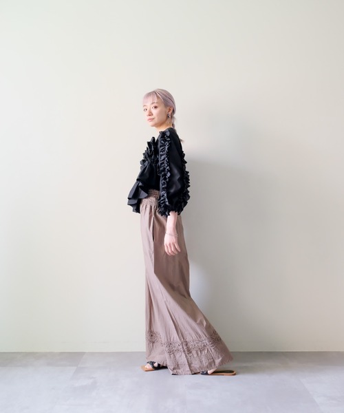 DOLLUPOOPS(ドールアップウップス)の「Volume Frill Top(ボリュームフリルトップス)(Tシャツ/カットソー・レディース・オフホワイト/ブラック・FREE)」の4枚目の写真