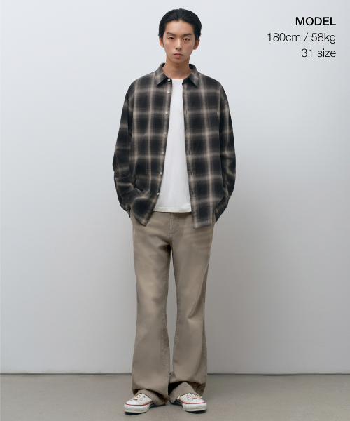MUSINSA STANDARD（ムシンサスタンダード）の「ビッグブラシ 11W コーデュロイフレアパンツ [ライトベージュ]（その他パンツ・メンズ・その他・42/26/28/29/30/31/32/33/36/34）」の2枚目の写真