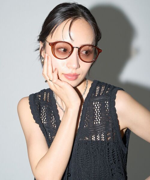 earth music&ecology(アースミュージックアンドエコロジー)の「【UVカット調光】コンビボストングラス(サングラス・レディース・ブラック/ブラウン・FREE)」の11枚目の写真