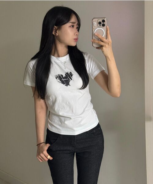 ELIMENO(エリメノ)の「EL ランジハート スリムフィット 半袖Tシャツ 2カラー(Tシャツ/カットソー・レディース・ホワイト/ブラック・1/2/3)」の3枚目の写真